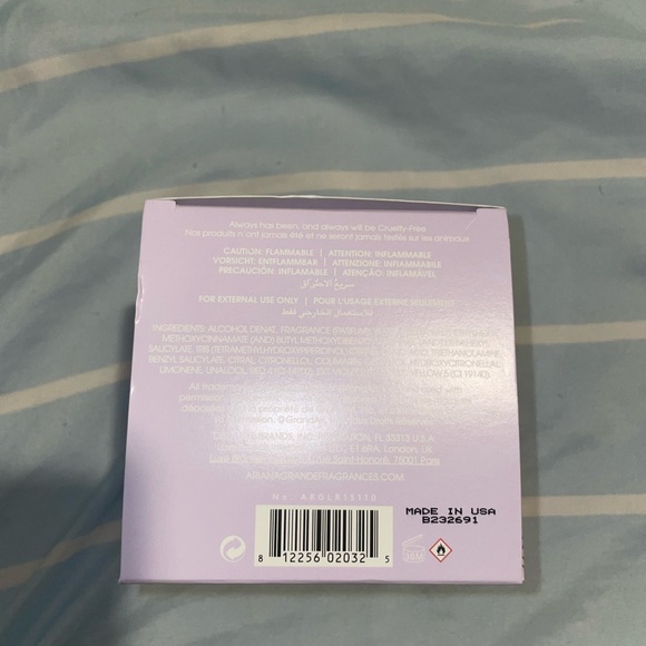 Air by Ariana Grande - Picture 4 of 6